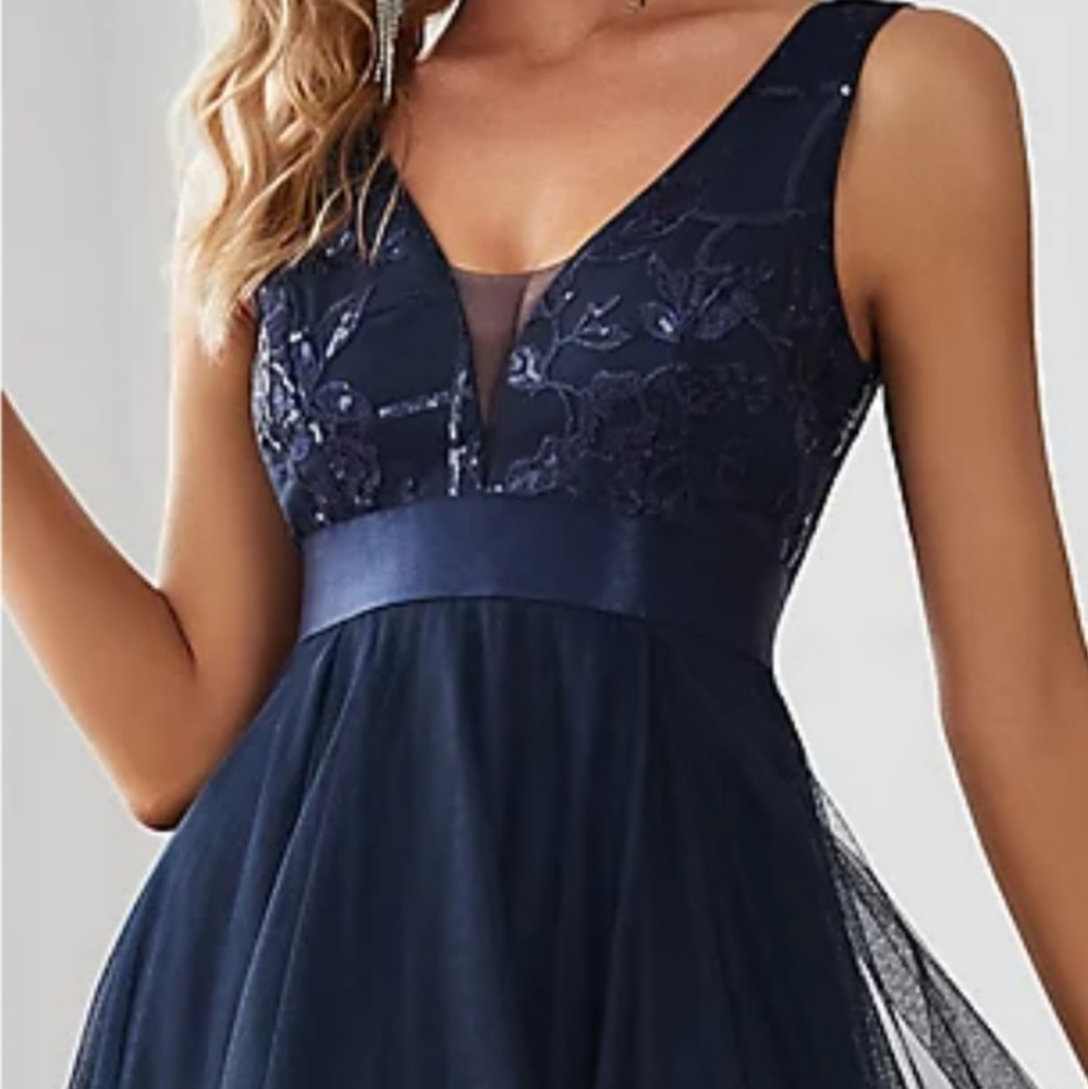 Dress - Picture 3 of 3